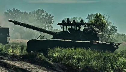 Невже російський КАЗ "Арена-М" працює проти дронів та чому це не врятувало танки Т-72Б3А під час штурму