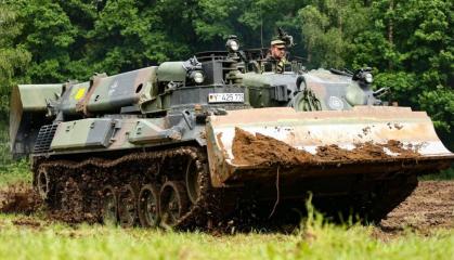 ЗСУ посилюють інженерними та саперними танками: Фінляндія передала додаткові Leopard 2R, Німеччина першу партію Dachs