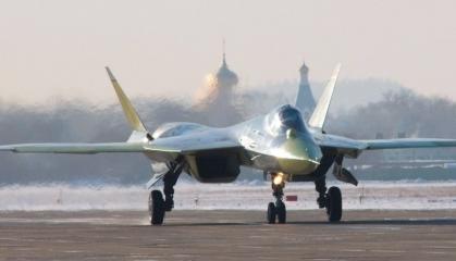 РФ для захисту НПЗ у Омську спробувала використати свій новітній Су-57, але палаючий результат відомий