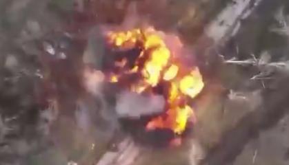 Рашисти знову наскладали міни в одну купу і отримали потужний вибух від українського БПЛА (відео)