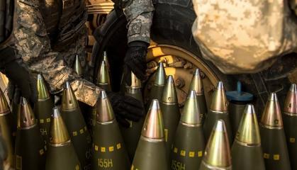 У США сподіваються, що через рік більш як втричі збільшать виробництво 155-мм снарядів
