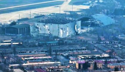Відео аеродрому у Гостомелі після боїв: що залишилось від Ан-225 "Мрія", Ан-22 "Антей" та бази ДП "Антонов" (відео)