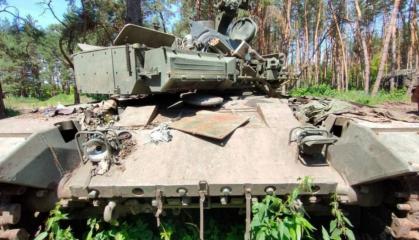 Окупанти на своїх Т-90М та БМП-3 напоролися на власні міни, і "Гострі картузи" добили ворожу техніку