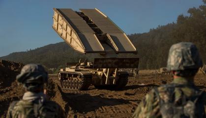 США активізували підготовку ЗСУ до штурмів ліній оборони армії РФ: у новому пакеті допомоги - M60 AVLB