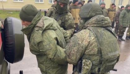 У РФ почались показові затримання "чмобіків" за невиконання наказів та відмову воювати 