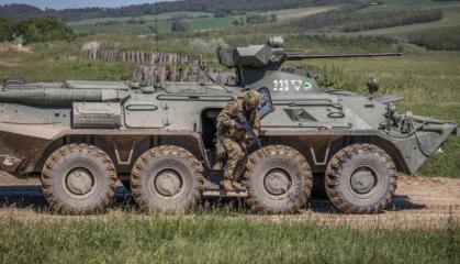 Сербія спочатку купувала БТР-80А та МиГ-29 в Угорщини, а тепер хоче з нею союз проти Хорватії, Албанії та Косово