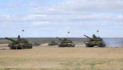  Білорусь зняла зі зберігання комплект Т-72 та БТР, якого вистачить на два нові батальйони