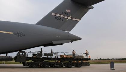 США треба було аж 73 рейси C-17, щоб перекинути батальйон Patriot і це для них тривожні новини