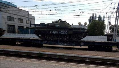 Рашисти "лататимуть" рейки, які "заважають" перекидати танки з окупованого Криму