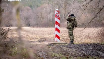 У Польщі не можуть почати будувати укріплення через фермерів: бо приватні поля впритул до кордону