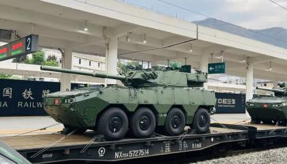 Китай почав масово виробляти нові амфібійні колісні танки ZTL-19