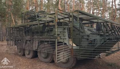 Який заводський захист врятував український БТР-4Е від удару FPV-дрона рашистів