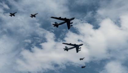 Два B-52 вперше приземлилися на авіабазі в Румунії, це історична подія для країни