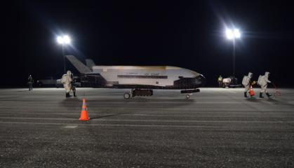 Вперше за 15 років опубліковано фото з абсолютно секретного космоплана X-37B