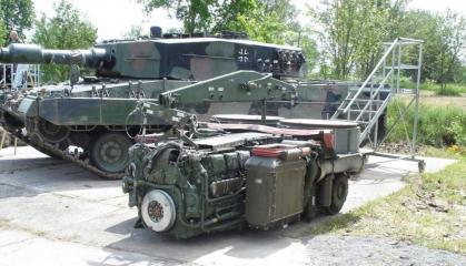 Німеччина хоче виготовляти більше MB 873 з 1960-хх під Leopard 2, але й працює над новим двигуном