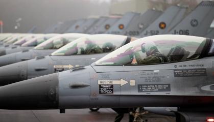 Чому F-16 затримуються й знову багато що залежить від США