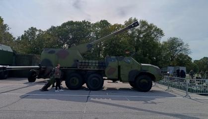 Серби поставили гаубицю Nora M84  на бронешасі та отримали цікаву САУ під 152-мм та 155-мм