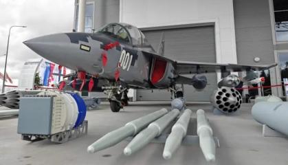 Як-130М тільки зробив перший політ, росіяни уже кажуть про 18 таких літаків для В'єтнаму, але є один нюанс