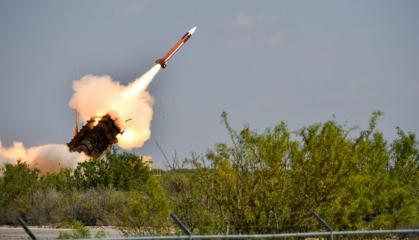 Оголосили скільки сотень зенітних ракет до Patriot отримає Україна, але чи можна ними збивати балістику та коли варто очікувати