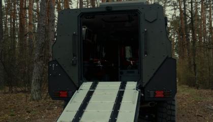 Що за нова модифікація українських броньовиків Inguar-3 з апарелю, яка призначена для евакуації поранених
