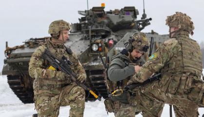 Велика Британія скорочує армію та до 2030 року списує 13 зразків озброєння, включно з AS90 та Stormer