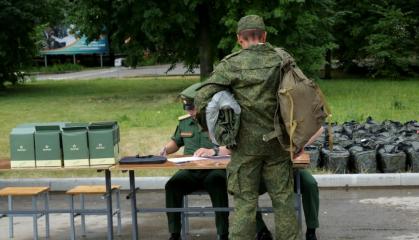 РФ продовжує набирати гарматне м'ясо стотисячними партіями: оголошено весняний призив до плану на 0,4 млн "контрактників"