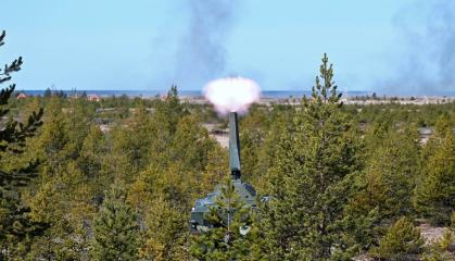 Стріляти у русі у режимах MRSI та MTSI - це те, що вперше зробив самохідний міномет NEMO, але б’є лише на 6,5 км