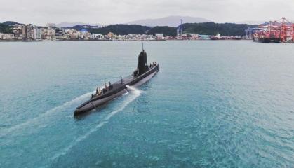 Флот якої країни досі має дві 80-річні субмарини від США, та що по заміні