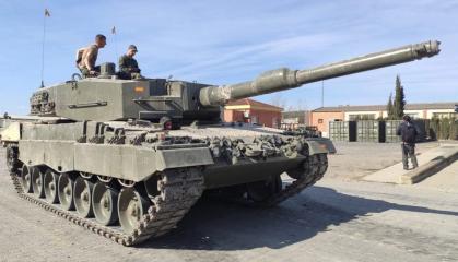 Є гарний приклад з 10 Leopard 2 від Іспанії, чому зброя від Заходу може їхати в Україну так повільно