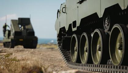 Які два нові варіанти для бронемашин ACSV, що є на озброєнні в України, покажуть на Eurosatory