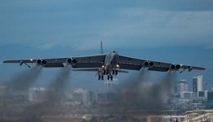 Як падіння одного B-52 серйозно вдарить по всім іншим B-52 та чи вплине це на їх здатність літати до 2050-х років