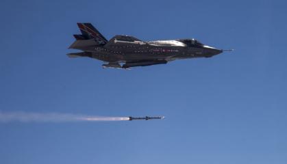 Щоб F-35 мав на 50% більше ракет "повітря-повітря" AIM-120, виробник втілює концепцію Sidekick