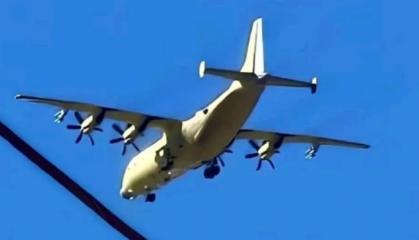Китай має схожий на Ан-12 транспортник Y-9, з якого могли зробити "ганшіп" на кілька гармат