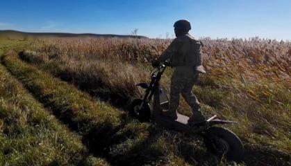 Безшумні та швидкі: Третя штурмова бригада випробовує нові тактичні електросамокати від Укрспецконсалтингу