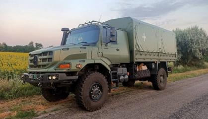 Які цікаві варіанти озброєння є для вантажівок від Daimler Truck, які сотнями постачаються Україні