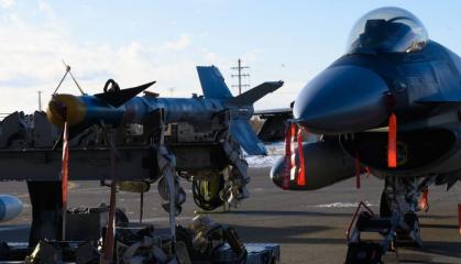 Чому відмовилися від ідеї збивати з F-16 балістичні ракети, в Україні перетворили 60-мм міну на FPV-дрон та інші новини тижня