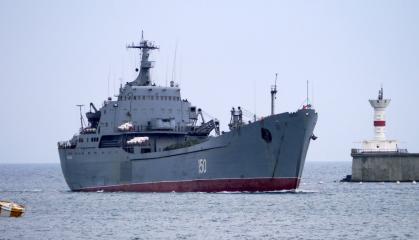 Російські окупанти в Криму перевіряли, чи витримає "перегруз" 55-річний десантний корабель