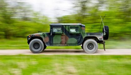 Скільки коштує звичайний HMMWV, без націнок, для армії США