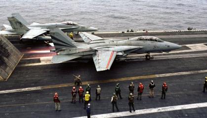 Легендарні F-14 Tomcat знов літатимуть, навіщо США відновлюють ці винищувачі після 20 років простою в пустелі, і як Іран ледь не зробив це неможливим