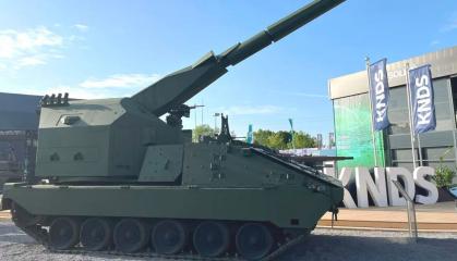Україна чекає на колісну САУ RCH 155, а її гусенична версія LORAS має дальність стрільби до 60 км та навіть 100 км