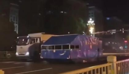 Які секрети ховає Китай, маскуючи прототипи новітньої військової техніки під сині коробки дорожніх служб