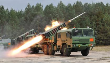 Польща працює над 122-мм керованими ракетами для модернізації БМ-21 "Град" під назвою WR-40 Langusta