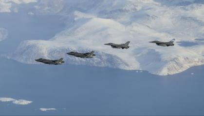 Чому США вчепились у Гренландію і мова зовсім не про оборону, як і у випадку з Канадою