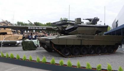 140-мм гармата вже відстрілялася на ходу, а встановлювати нема куди, бо Франція розучилася робити шасі танків