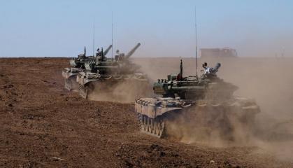 Росіяни хочуть захищати свої Т-72, Т-80 та інші танки від БПЛА гранатами "Взлет-М" та "Факел", чи спрацює ідея