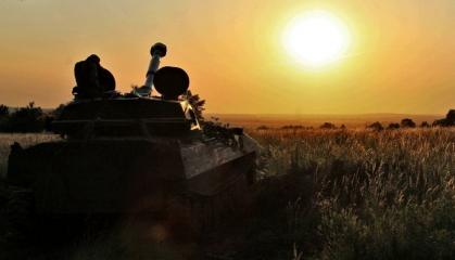 Окупанти показали, що не вміють "ховати" у лісі свої танки від нашої артилерії (відео)