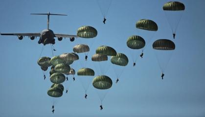 Хто б подумав, що Армія США "не має грошей" на 56 тисяч парашутистів, яких тепер скоротять, але це так