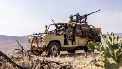 "Дідусь" Land Rover служитиме ще 3 роки, але британці нарешті розпочали конкурс на нові легкі автомобілі