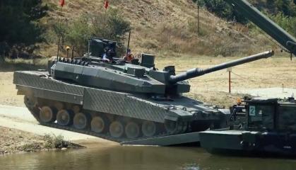 Для виробництва танка Altay Туреччина залучає 600 підрядників, графік поставок не вражає