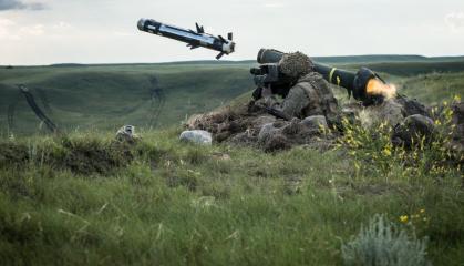 Британська армія вчиться бити з Javelin на 4 км, а у Raytheon розкрили річний об'єм виробництва цих ПТРК